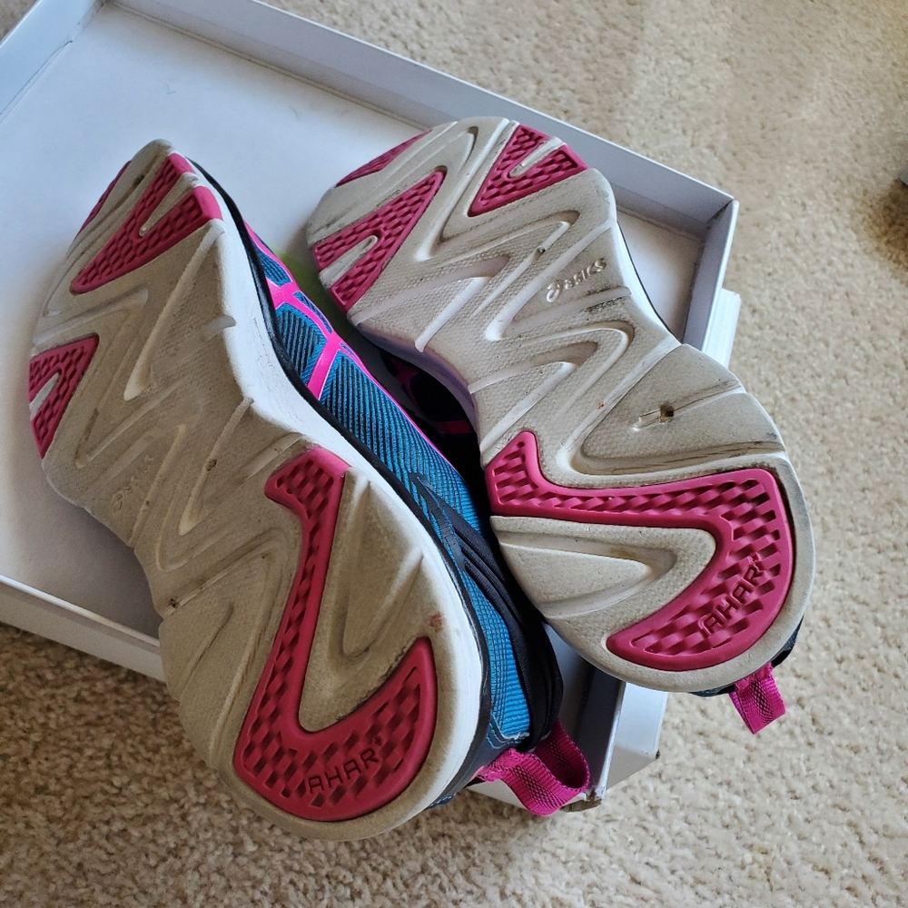 ASICS size 7.5 - Picture 4 of 4